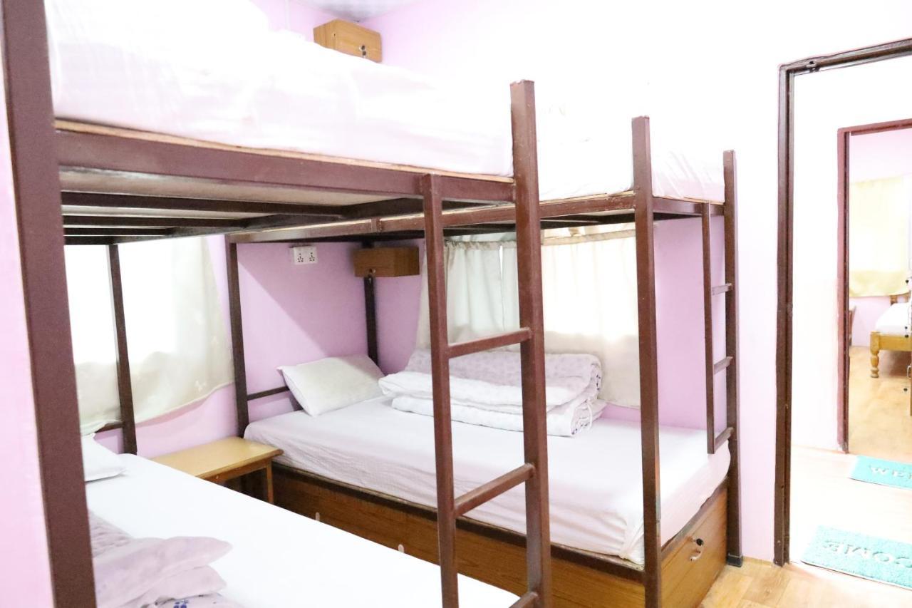 Margik Backpackers Hostel Pokhara Eksteriør bilde